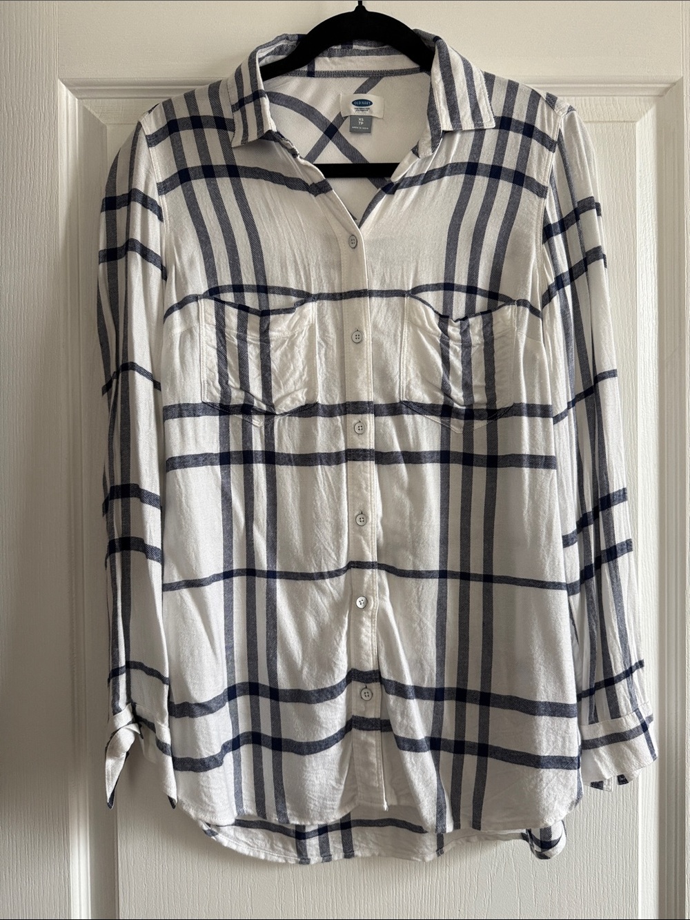 Old Navy White and Navy Plaid Button-Down Shirt